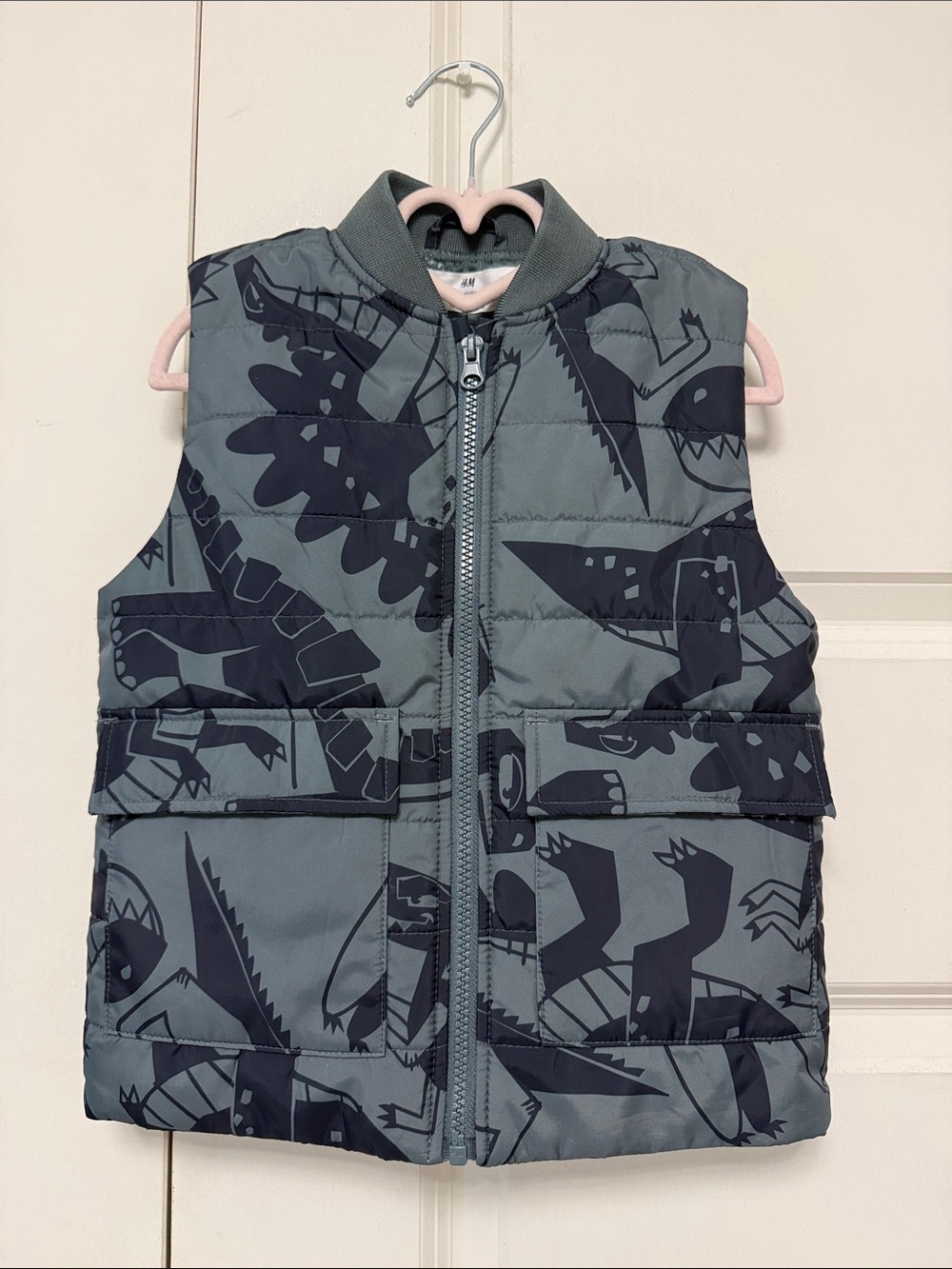 H&M Kids Puffer Jacket in Light Gray and Dark Gray Dino Print